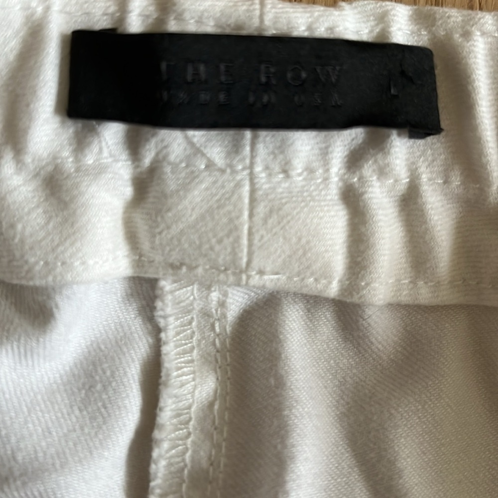 The row white pants - Picture 2 of 4